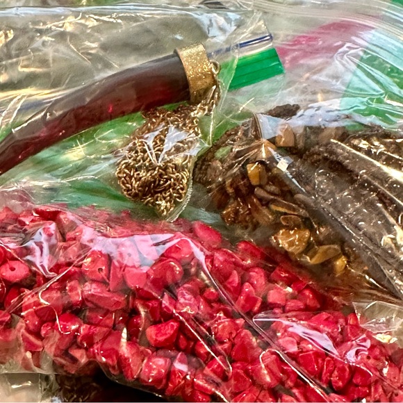 Over 4lbs of Fun Jewelry!! - Picture 7 of 10